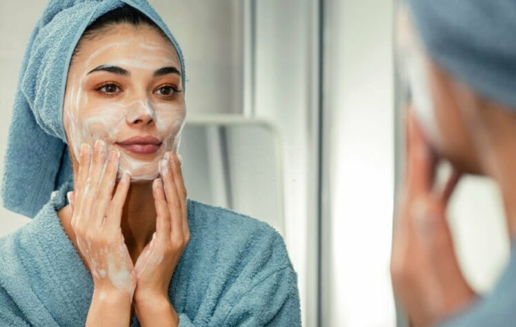 راهنمای خرید بهترین شوینده پوست چرب